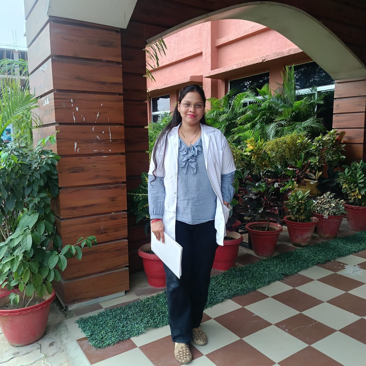 Dr. Mani Rao, B.P.T. and Cosmetologist, of Om Sai Piles Hospital